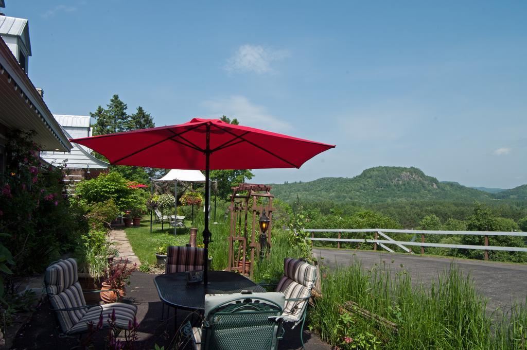 Le Petit Clocher Gite Touristique B & B Saint-Sauveur ภายนอก รูปภาพ