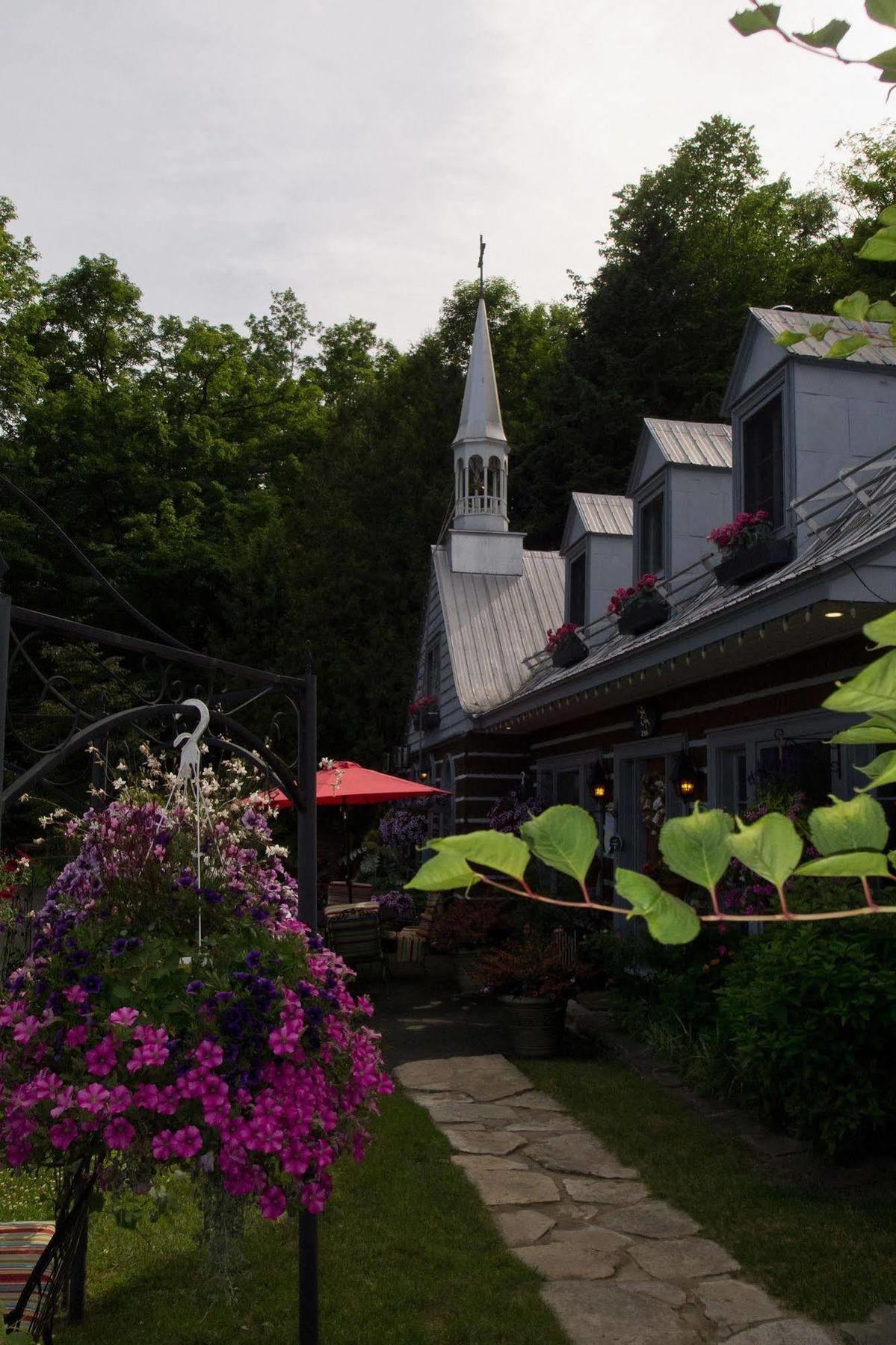 Le Petit Clocher Gite Touristique B & B Saint-Sauveur ภายนอก รูปภาพ
