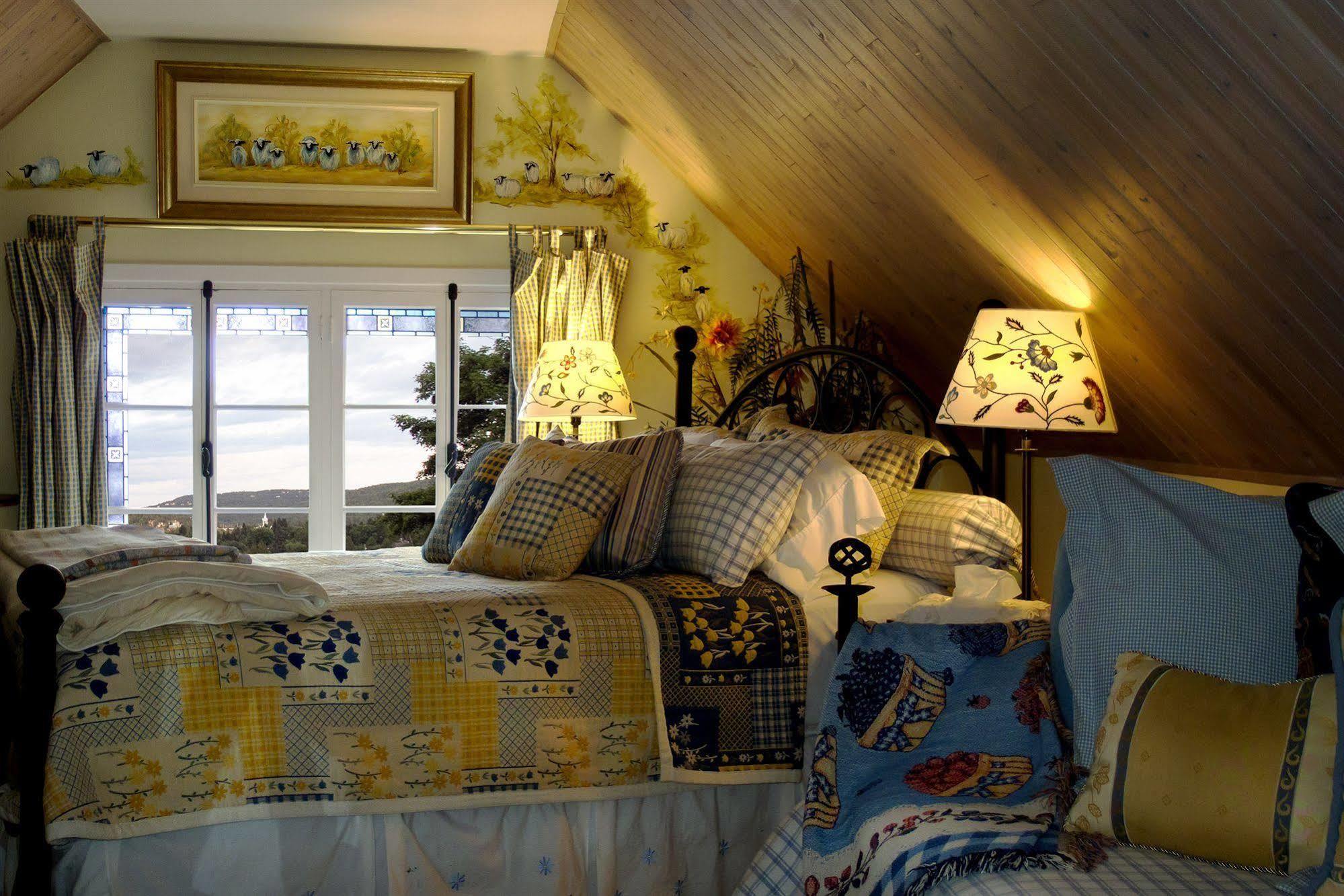 Le Petit Clocher Gite Touristique B & B Saint-Sauveur ภายนอก รูปภาพ